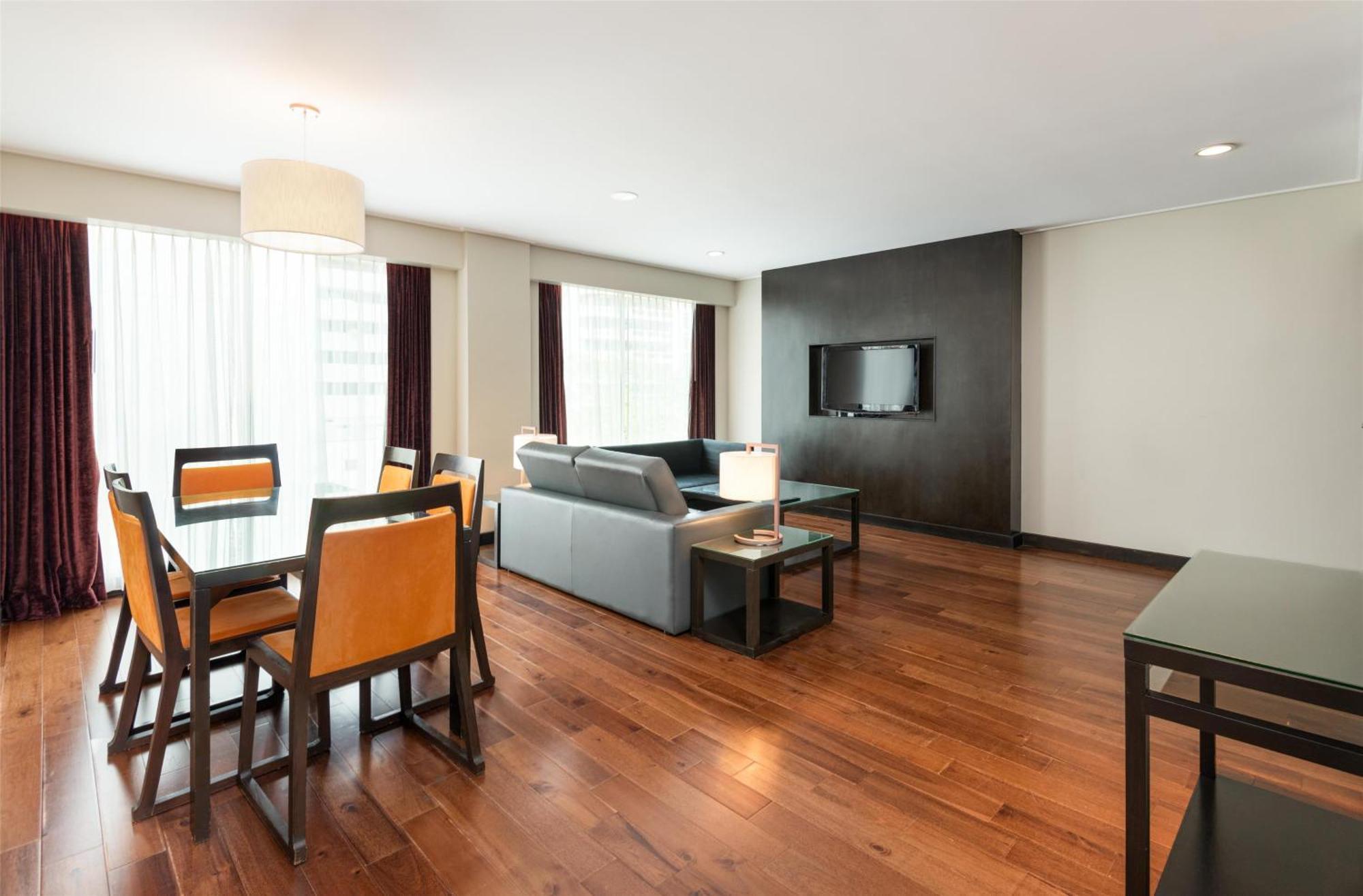 One-Bedroom Premium Suite